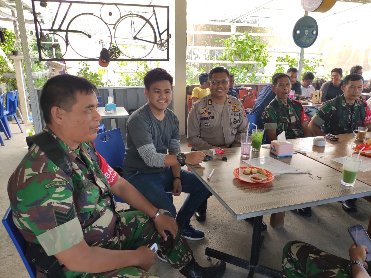 Kapolres Barru dan Dandim 1405 MLTS Ajak Wartawan Serta LSM Ngopi